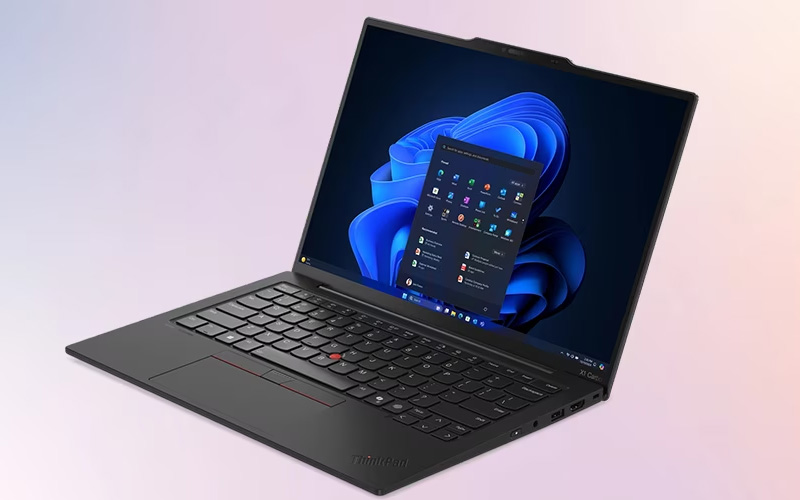 Woman and men with laptop