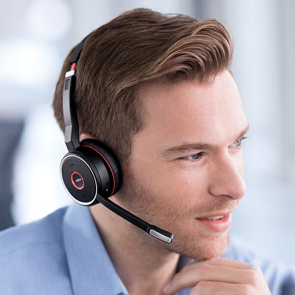  Das Jabra Evolve 75 eignet sich hervorragend für Nutzer, die unabhängig von ihrem Schreibtisch arbeiten und dabei nicht von störenden Hintergrundgeräuschen unterbrochen werden möchten.
