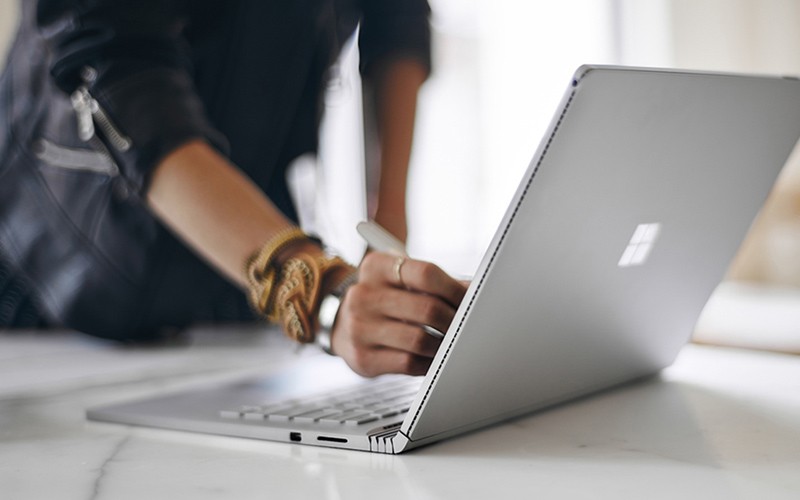 Microsoft Surface Produce Use Woman using Microsoft Surface